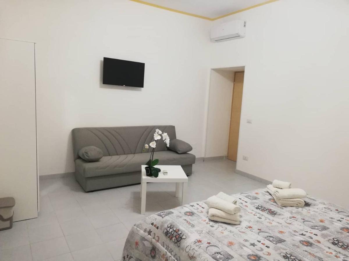 Camera Matrimoniale con Bagno in Comune